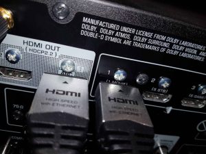 יציאת HDMI ARC מרסיבר קולנוע ביתי