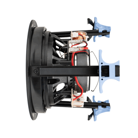 חתך פנימי של רמקול שקוע מסדרת D של Origin Acoustics – כולל טוויטר כיווני, גוף מגנט וסליל שמע